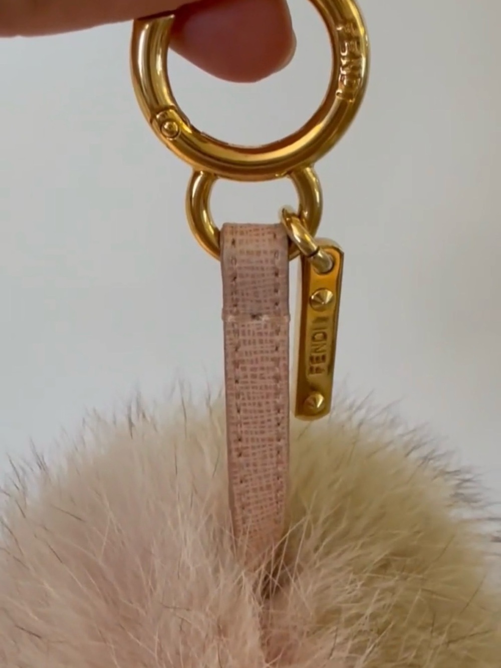 Fendi Pink/Tan 100% Fox Fur Pom-Pom Bag Charm/Key Ring. Gold Hardware. Full Set. - Picture 6 of 7